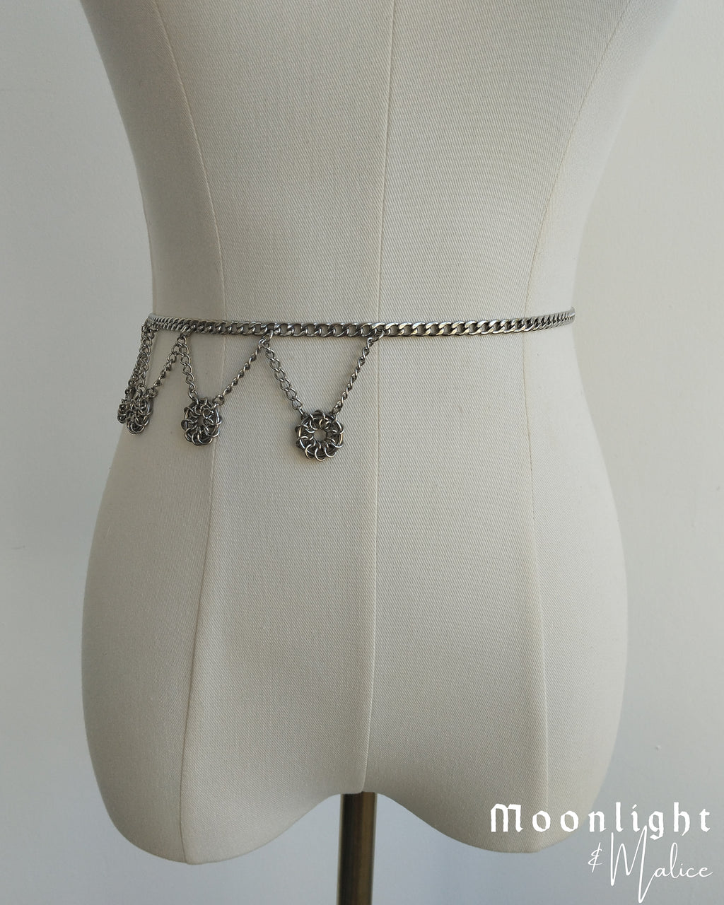 The Oneiroi Chainmail Pendant Belt in Stainless Steel
