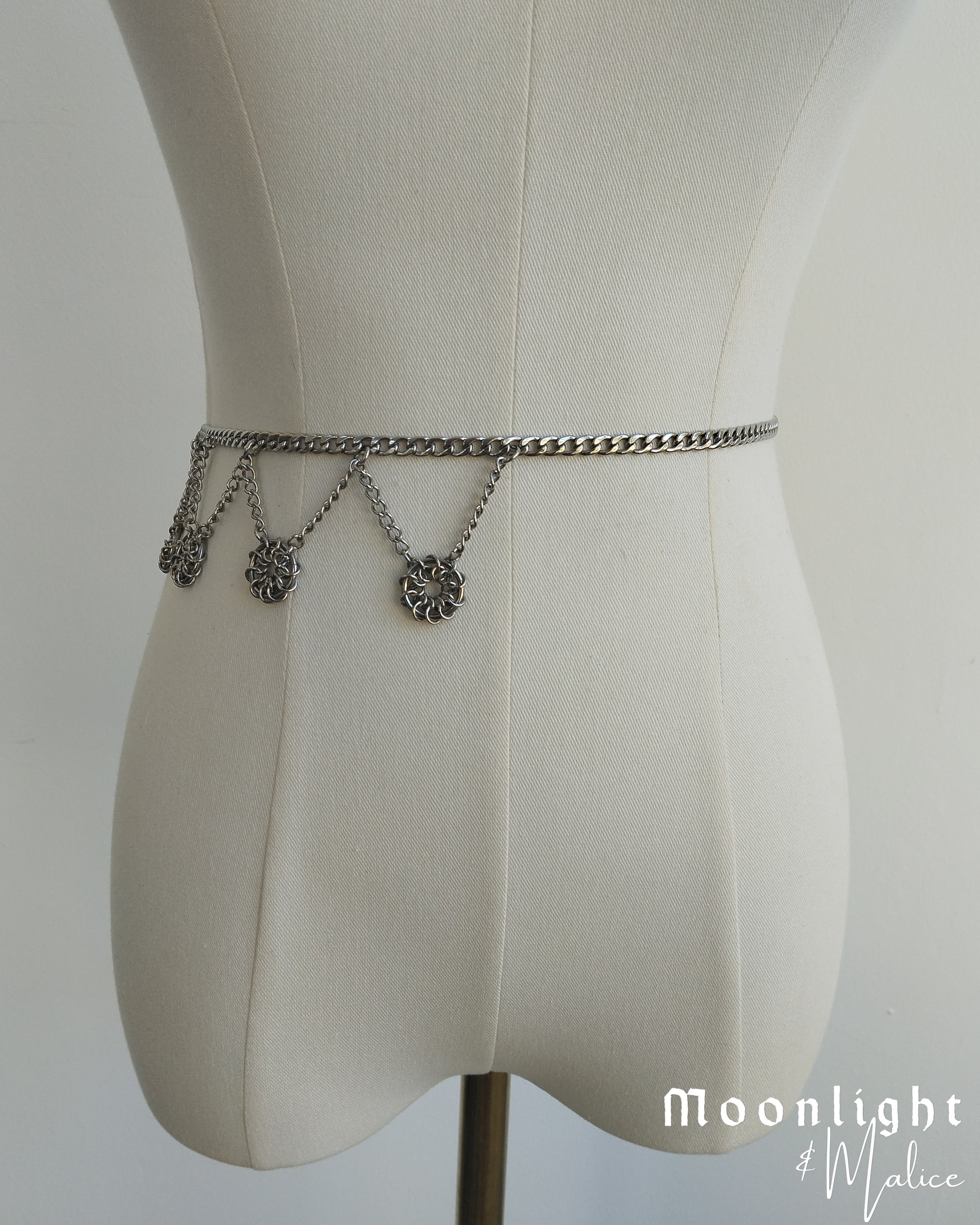 The Oneiroi Chainmail Pendant Belt in Stainless Steel