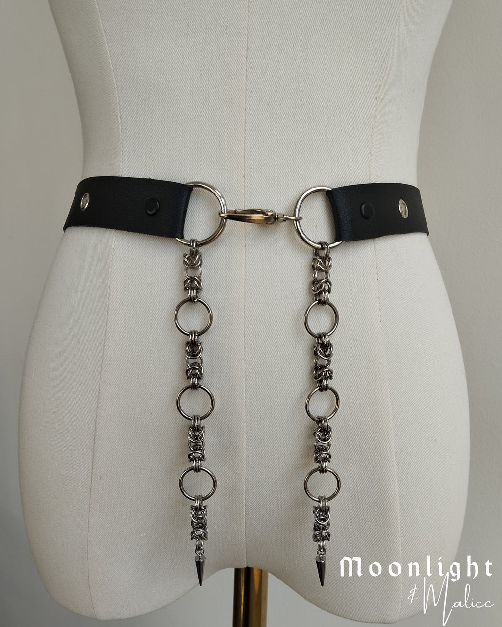 The Enikő Chainmail & Faux Leather Belt