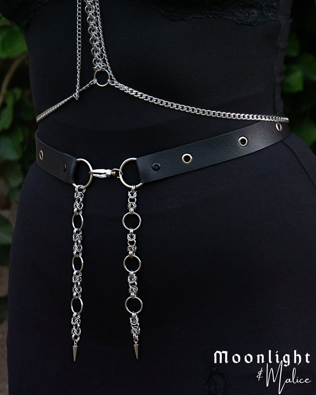 The Enikő Chainmail & Faux Leather Belt